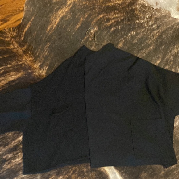 Very cool and unique sweater. Half virgin wool and the other half merino wool. - Picture 3 of 7